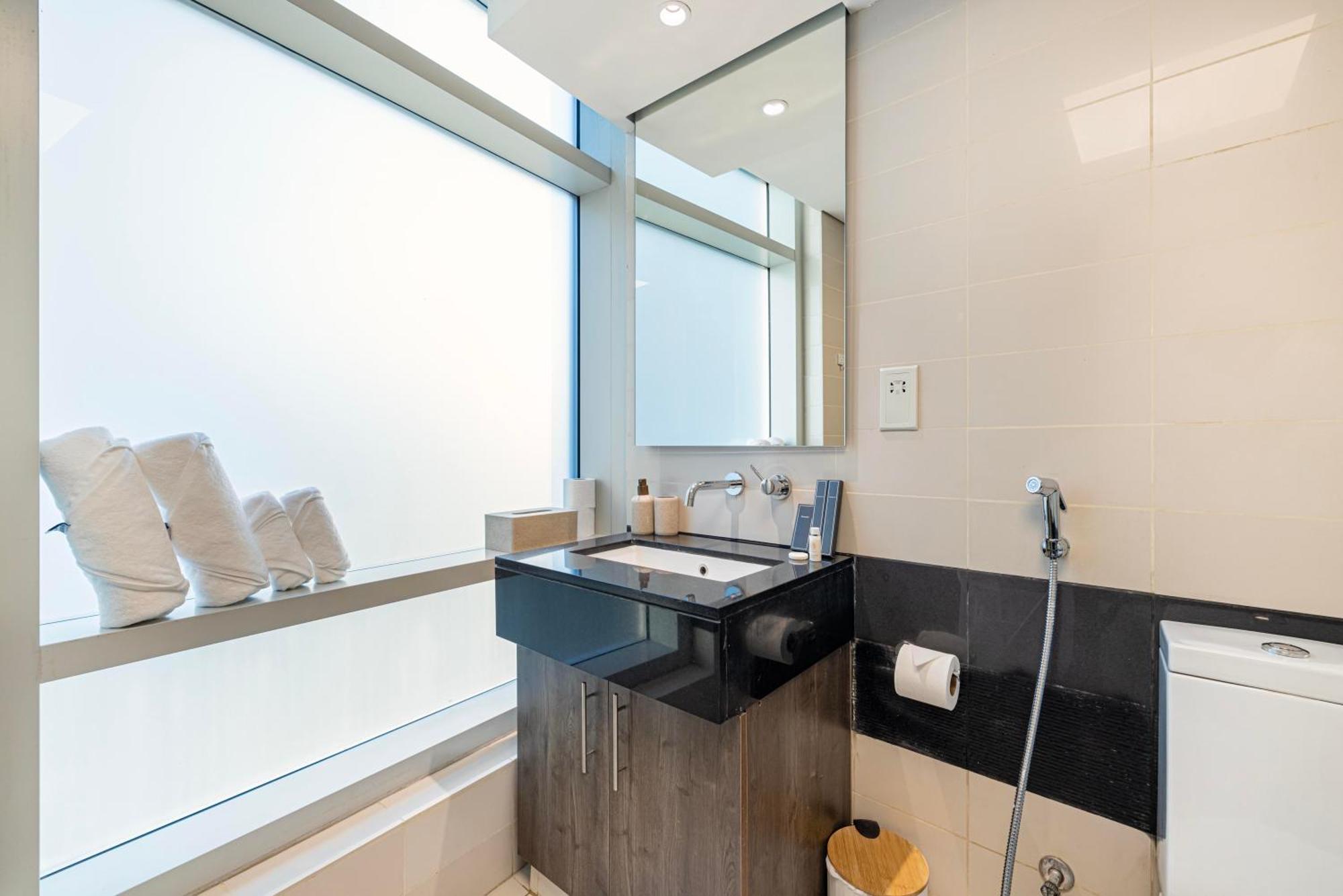 High-floor Luxury 2br In Loft Downtown