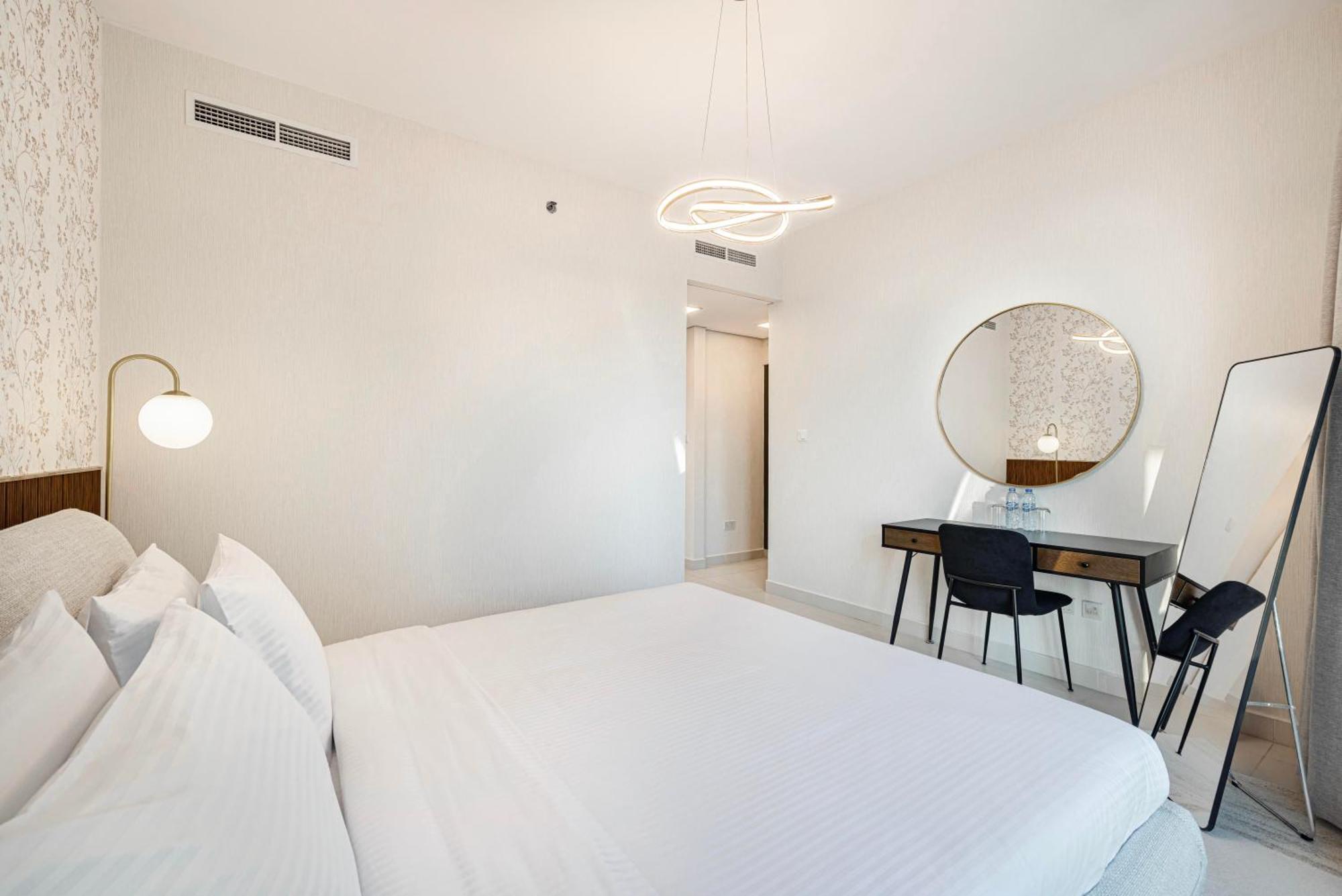 Apartment High-floor Luxury 2br In Loft Downtown *